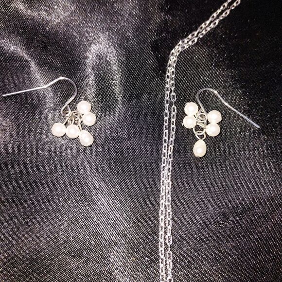 PEARL NECKLACE AND EARRING SET - Picture 8 of 13